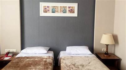 اتاق دو تخته تویین هتل زنبق یزد